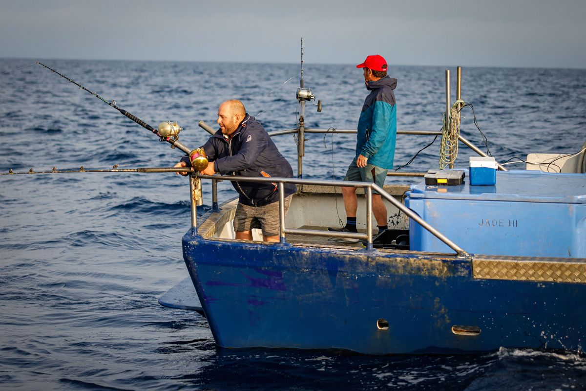 Pêcheurs en action à bord